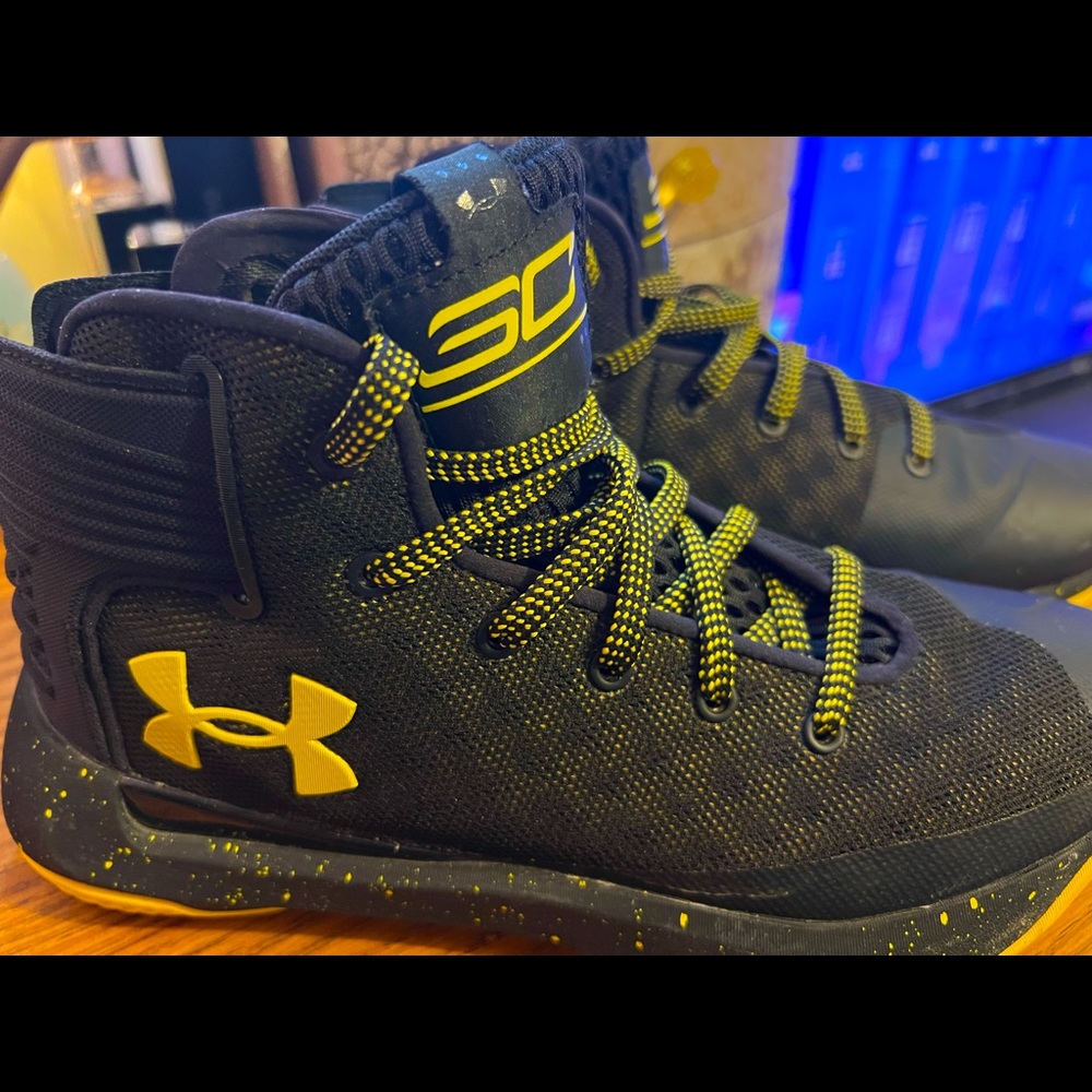 Under armour curry Wardell 3c black and yellow Basketball shoes youth 4.5Y